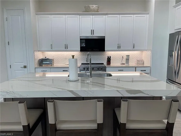 6984 Saona Ct — Photo 2