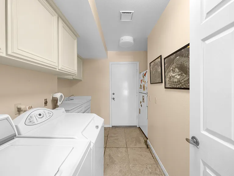 24961 Sandridge Cir — Photo 45