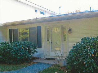 262 Chatham Cir, Warwick, RI 02886