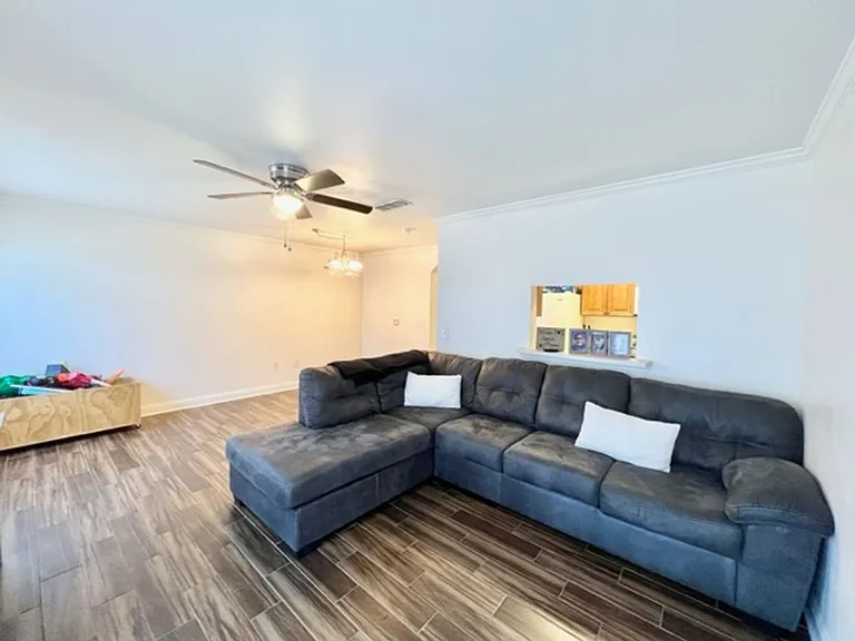 703 Majestic Dr — Photo 4