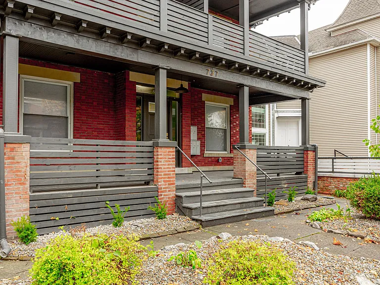 737 Franklin Ave
