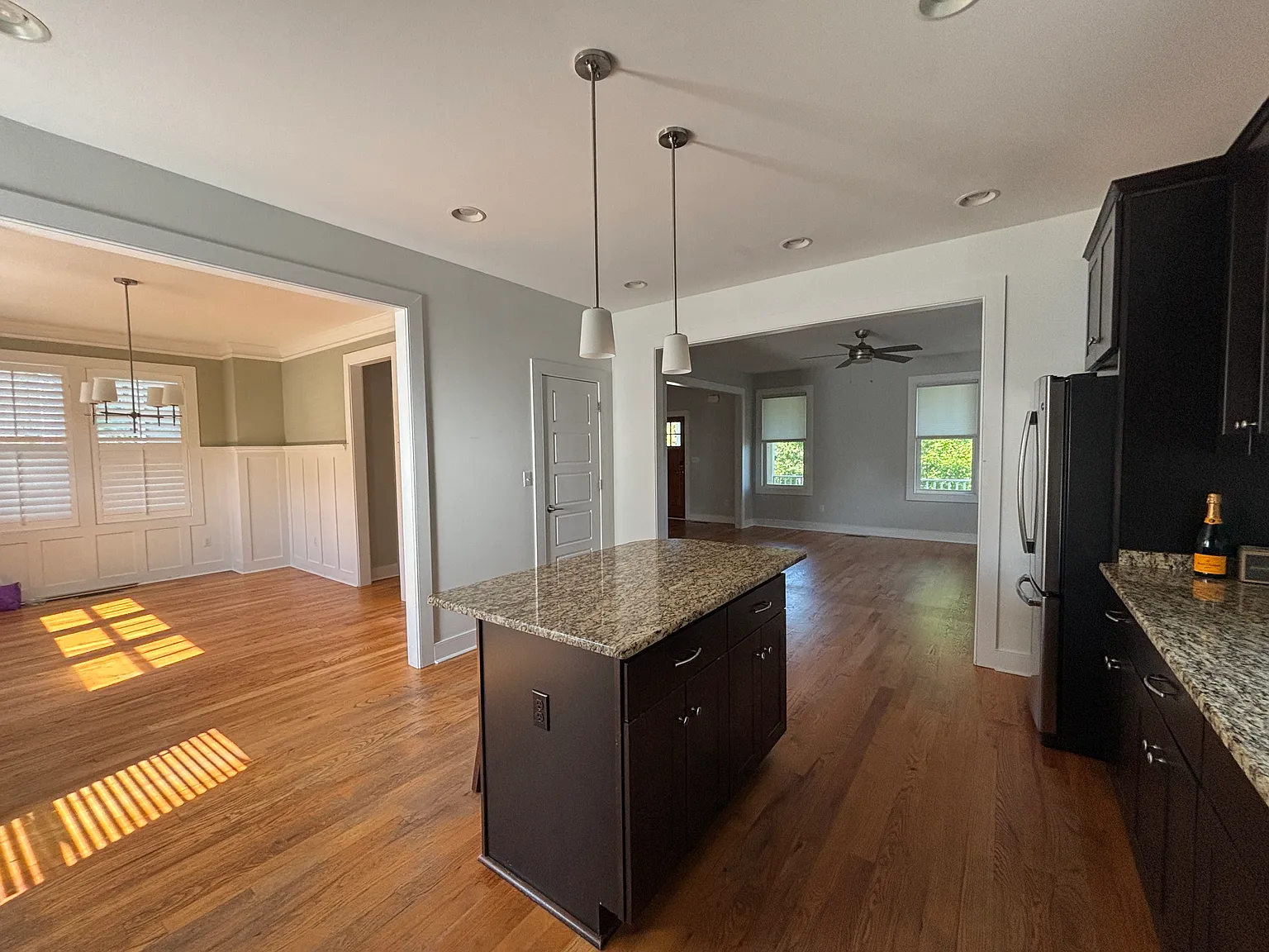 3 bed, 2.5 bath, 1801 sqft, $3,000 — Photo 2
