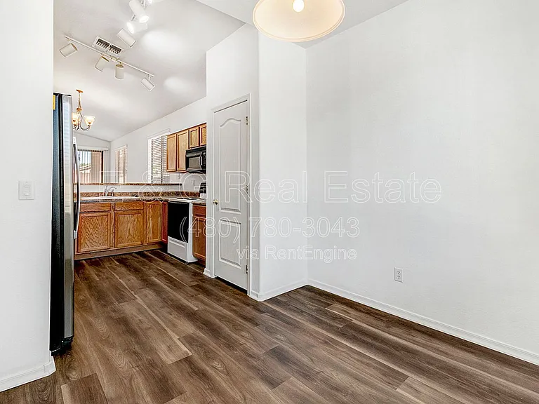 17228 W Elm St — Photo 9