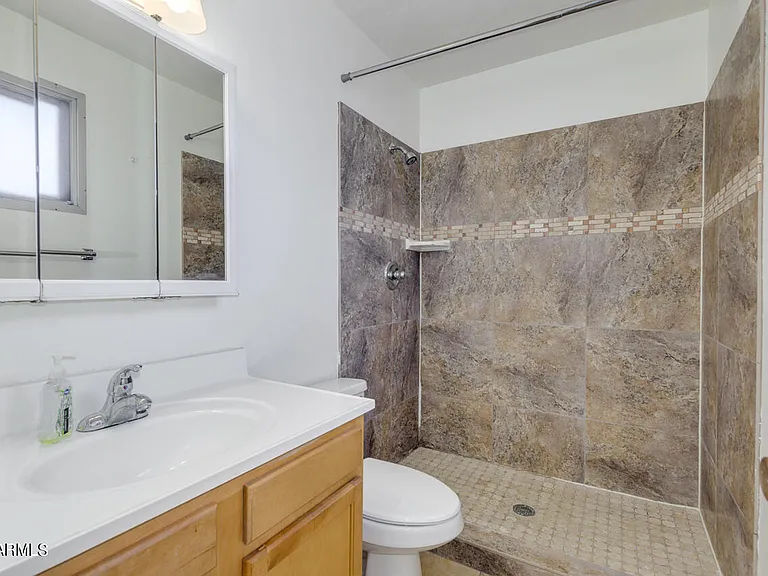 1623 E Del Rio Dr — Photo 4