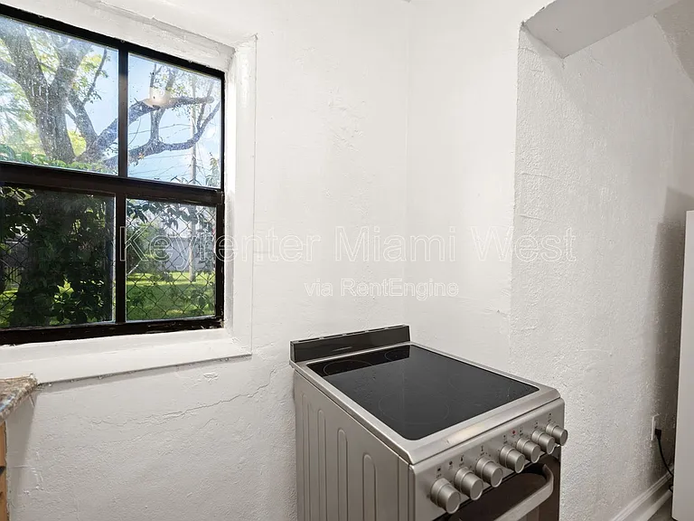7772 NW 9th Ave — Photo 12