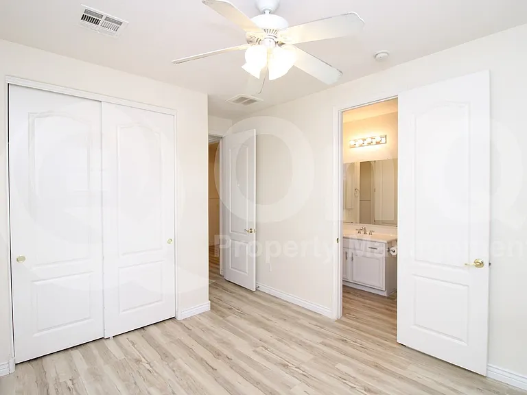 2451 E Honeysuckle Pl — Photo 15