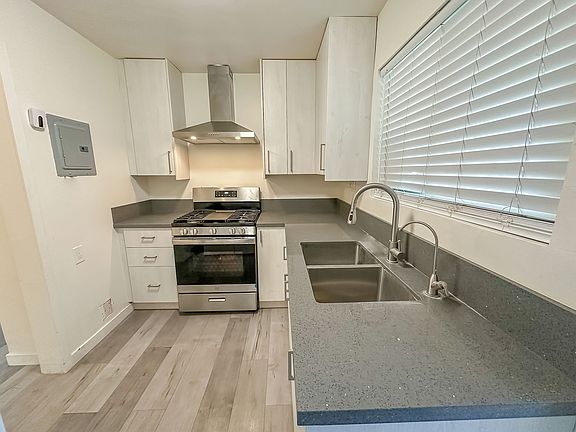 5th image of 704 N Kenilworth Ave