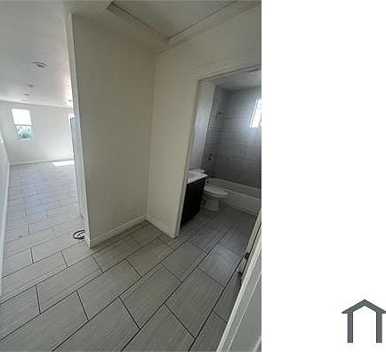 4th image of 10020 Avalon Blvd #3