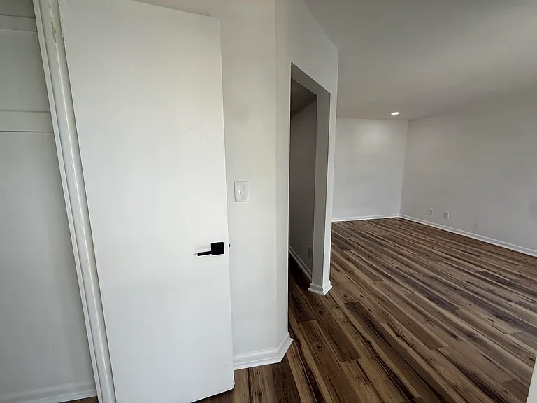 1534 SE 15th St #8 — Photo 1