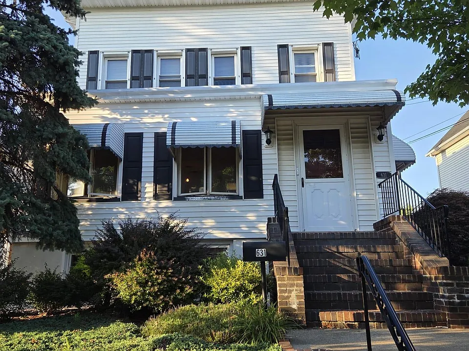 631 2nd Ave #2