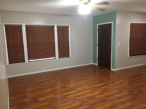 4th image of 839 Forestdale Ave
