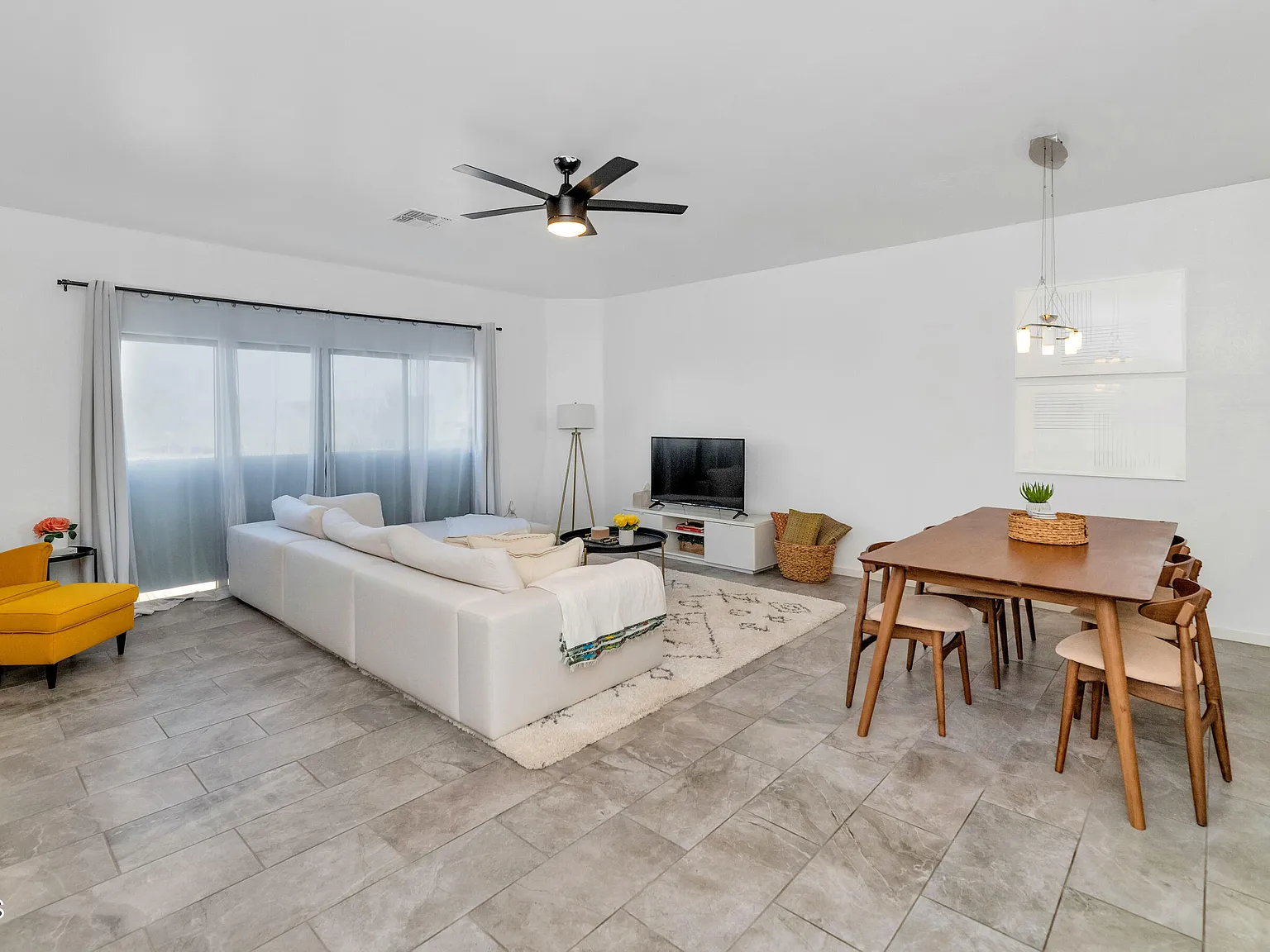 3 bed, 3.5 bath, 1641 sqft, $2,495 — Photo 4