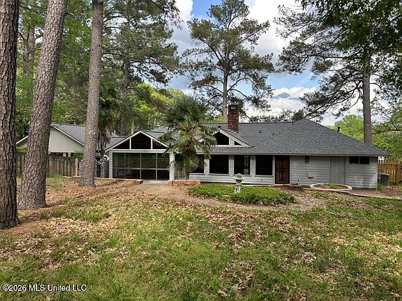 4th image of 45 Stonegate Dr