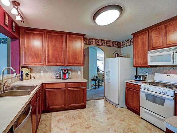 3rd image of 1901 Plum Falls Ln