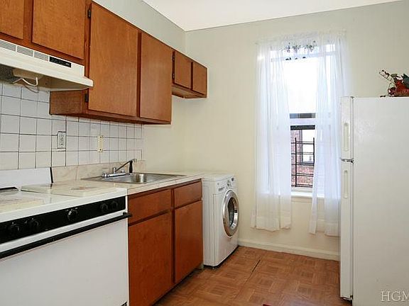 3rd image of 2400 Davidson Ave APT A21