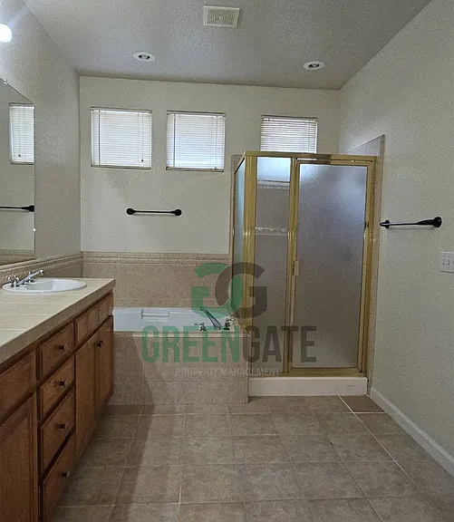 571 Zurich Dr — Photo 40