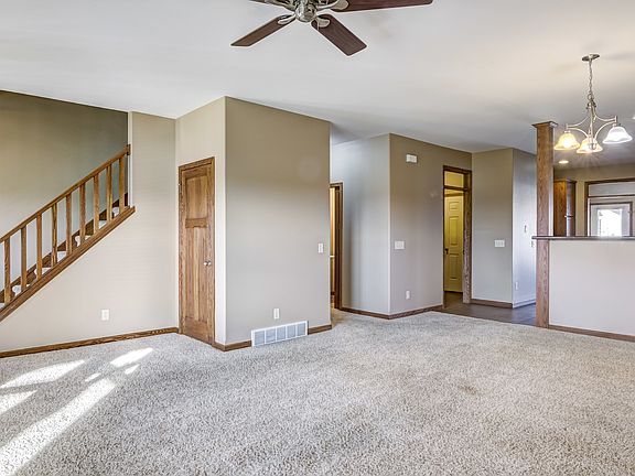2nd image of 956 Parkland Dr