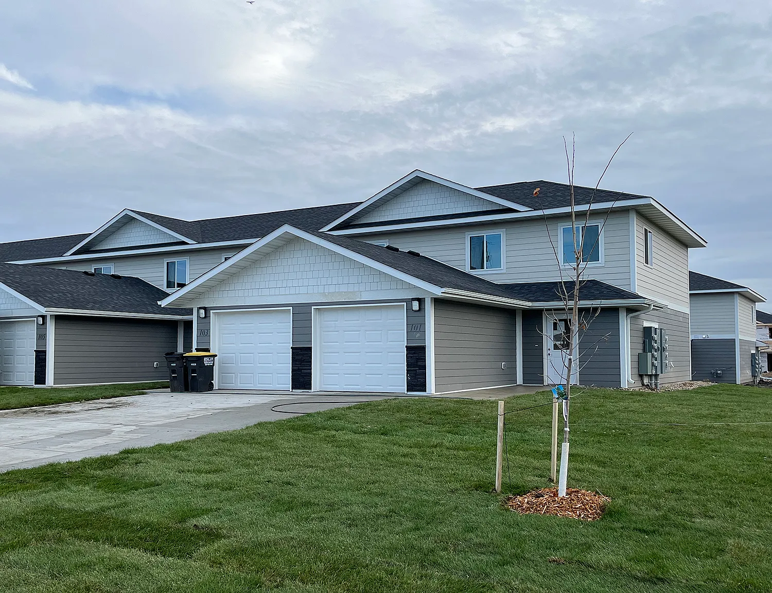 Fox Meadows Townhomes — Photo 1