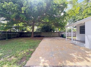 651 SW 6th St, Hallandale Beach, FL 33009