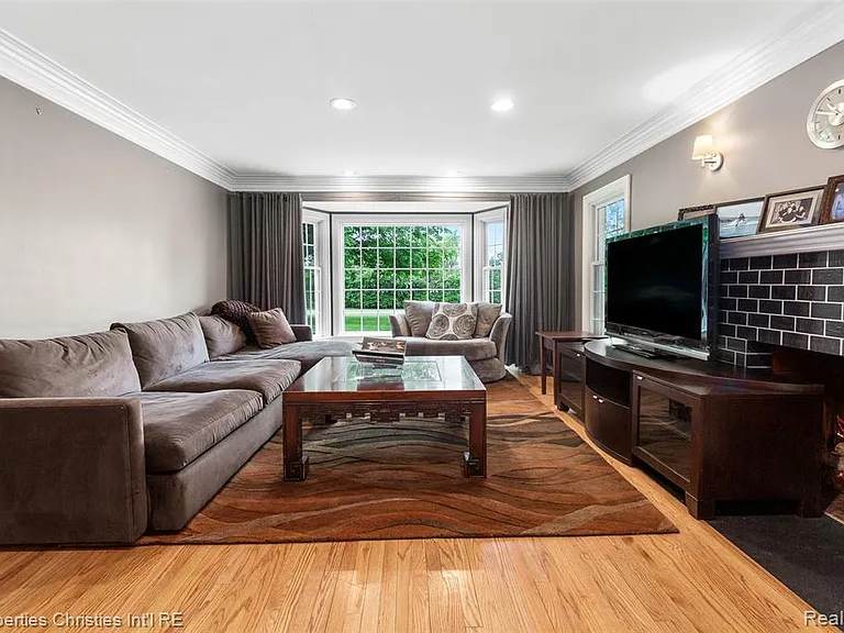 1688 Northlawn Blvd — Photo 6