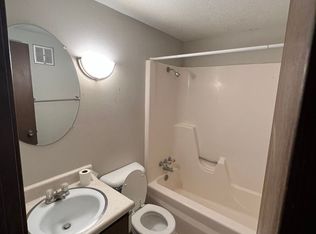 3769 W 9th St APT 4, Waterloo, IA 50702