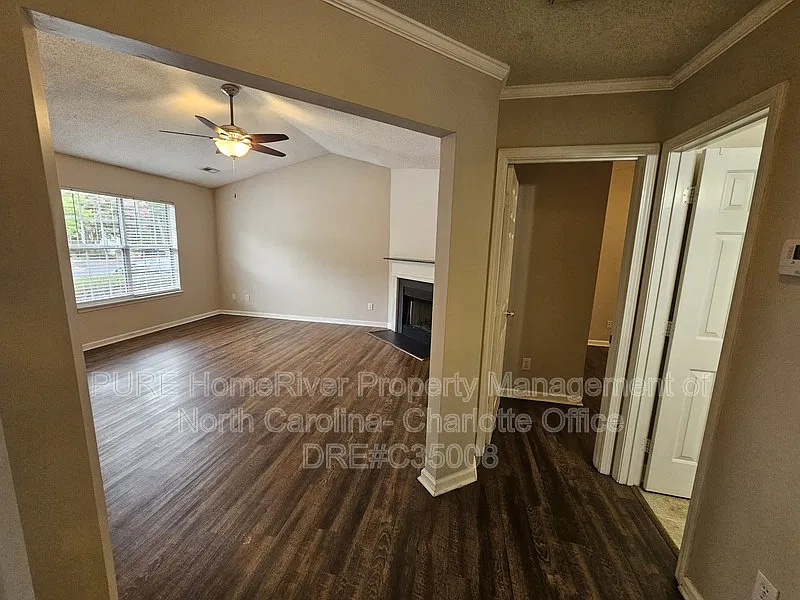 2 bed, 2.0 bath, 1098 sqft, $1,595 — Photo 3
