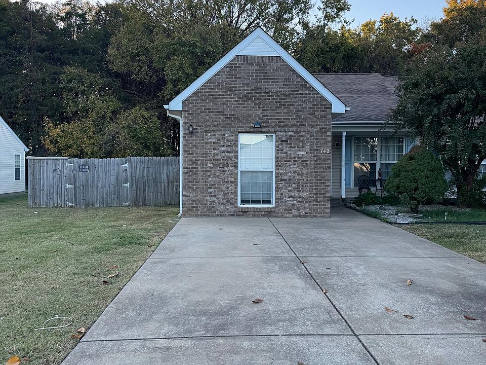 1st image of 742 Dellwood Dr
