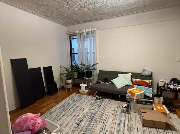 29-06 Crescent Street image 1 of 5