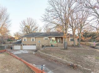 1416 N 10th St, Van Buren, AR 72956