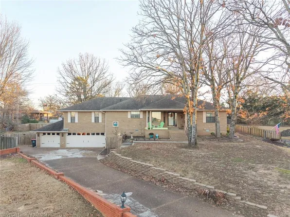 1416 N 10th St, Van Buren, AR 72956