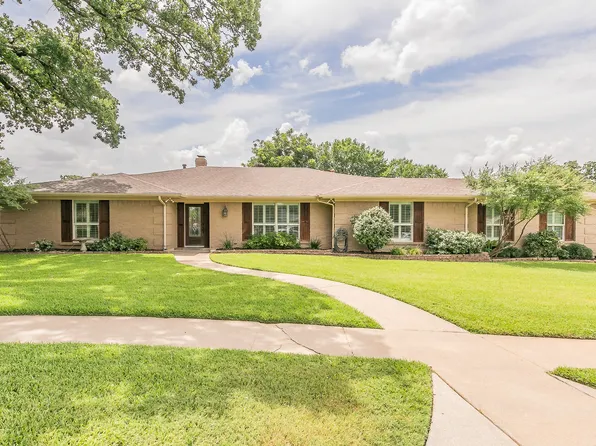 11 Country Club Ct, Pantego, TX 76013