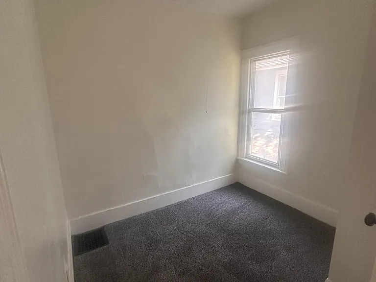 226 Fulton Ave #UP — Photo 5