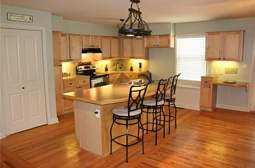 3rd image of 10606 W 91st St