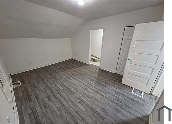1702 Buchanan Ave SW — Photo 3