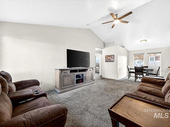 3rd image of 103 & 105 W Oak St