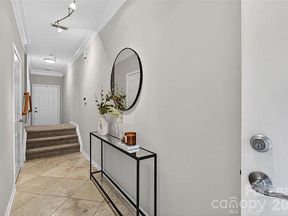 3rd image of 1508 Walnut View Dr #40