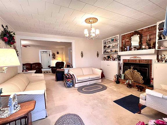 3rd image of 132 Magnolia Ave