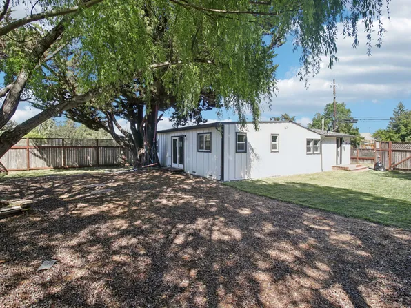 30 Bloomfield Rd, Sebastopol, CA 95472