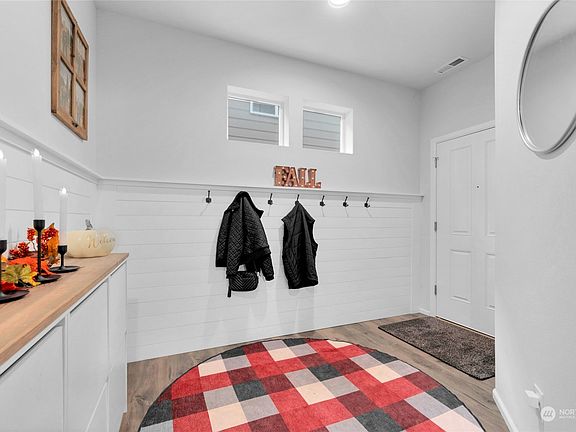 3rd image of 10541 190th St E