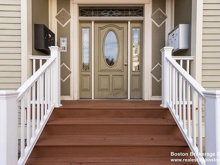 8 Howell St — Photo 3