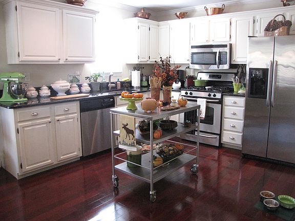 5th image of 34 Fairlawn Dr