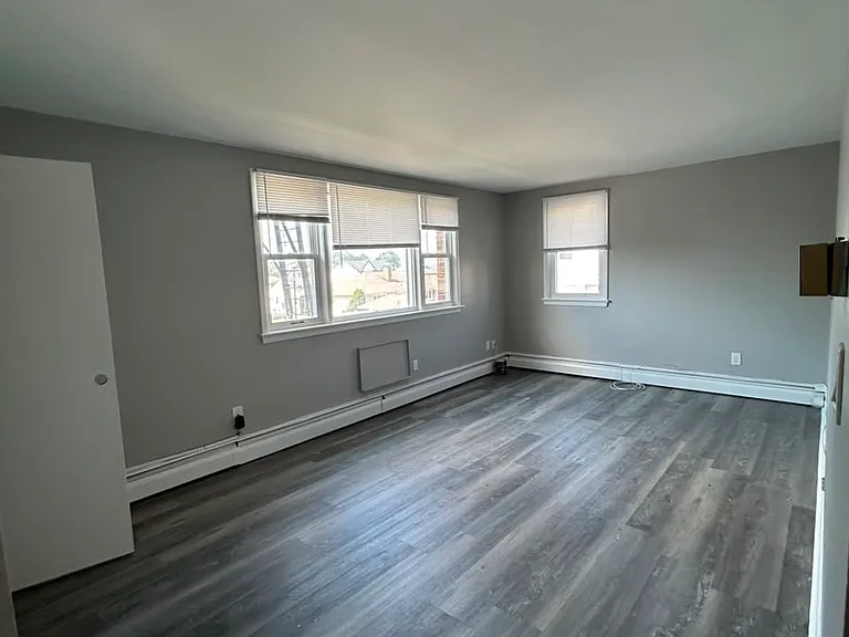 564 Center St #2 — Photo 4