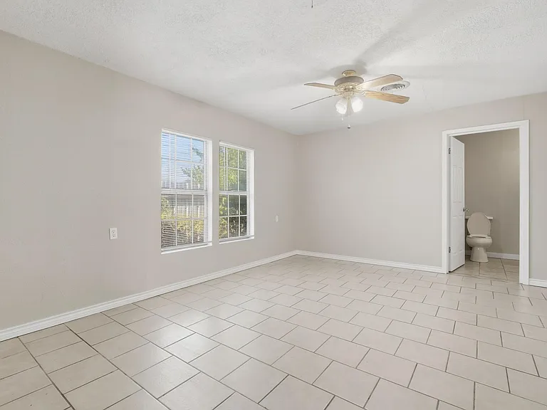 2034 Collins Ave — Photo 6
