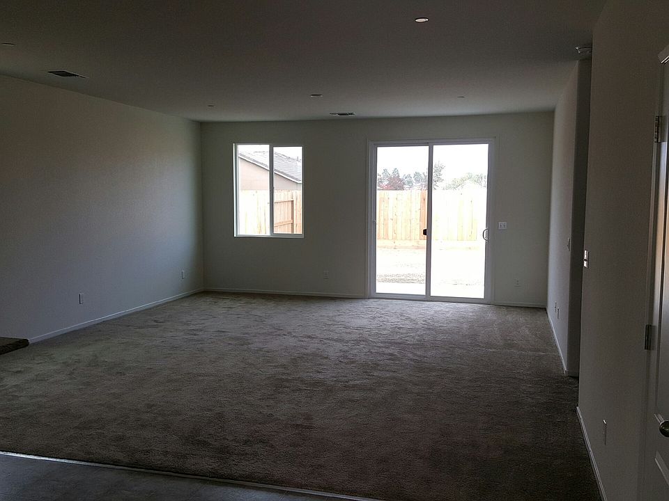 2nd image of 5561 E Eugenia Ave