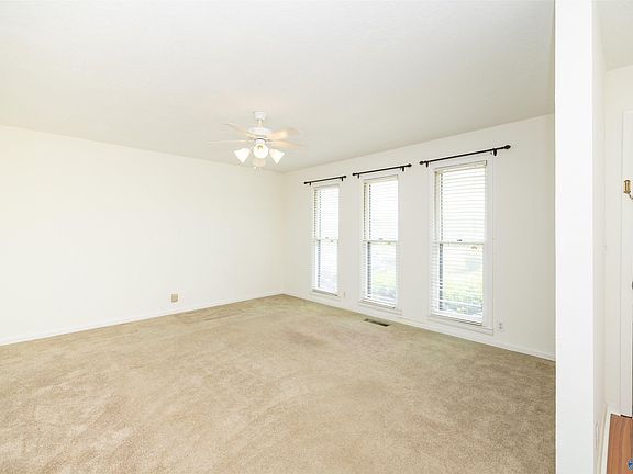 5th image of 200 Rosemary Ln