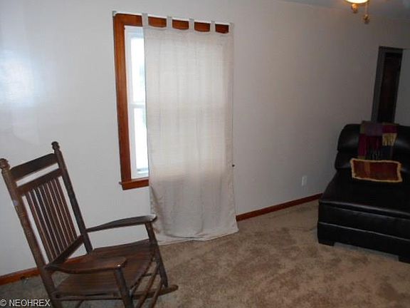 4th image of 837 Elyria Ave