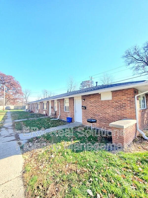 2 bed, 1.0 bath, 609 sqft, $825 — Photo 3