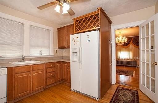 2nd image of 542 Eliot St #2