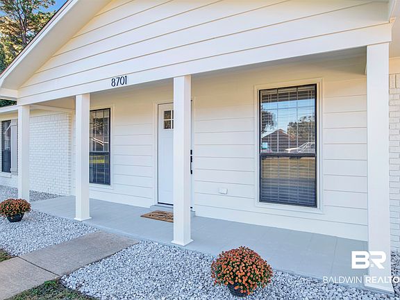 3rd image of 8701 Pecan Ct