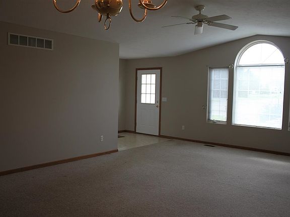 4th image of 701 Carriage Dr